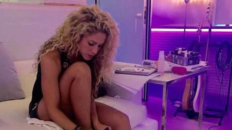 Polémica foto de Shakira ¿tiene un consolador? (+ foto)